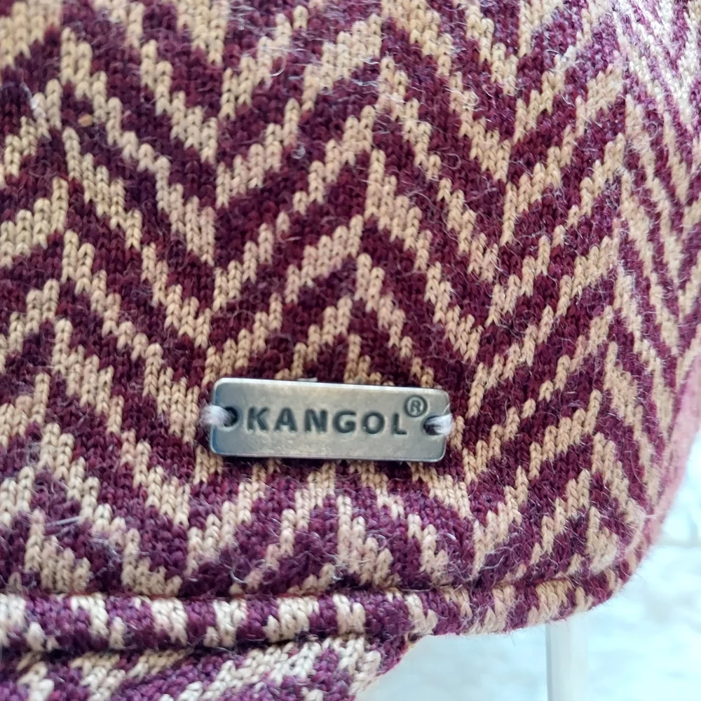 Kangol Undulating Herringbone Deeto Cap Hat 6723BC Wine & Beige Preppy Newsie